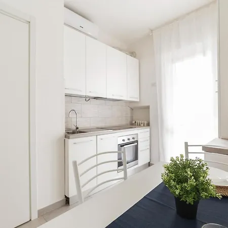 Apartment Piazza Tripoli Bright Milan