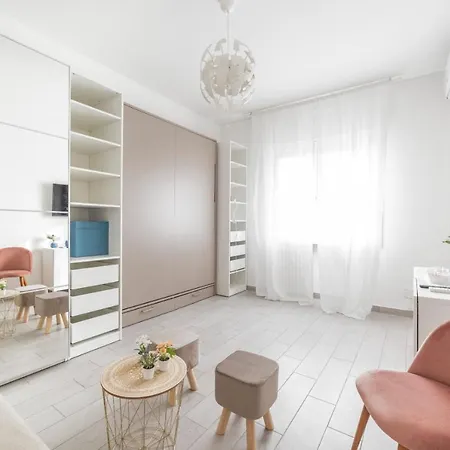 Piazza Tripoli Bright Apartment Milan