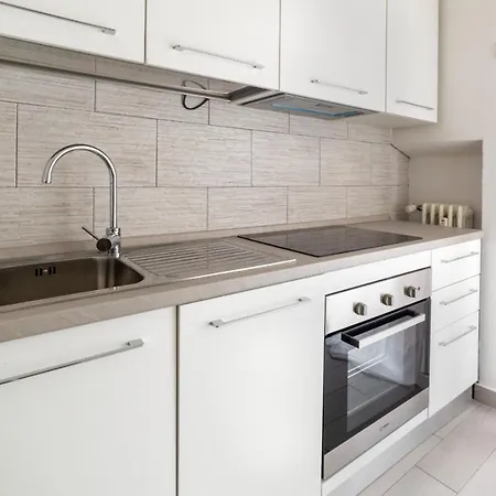 Guesthost - Piazza Tripoli Bright *