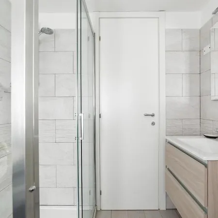 Guesthost - Piazza Tripoli Bright Appartamento