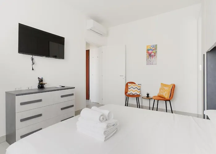 Guesthost - Piazza Tripoli Bright Milano