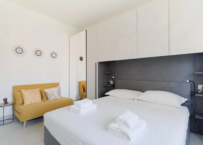 Guesthost - Piazza Tripoli Bright * Milano